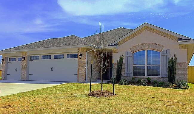 Building Photo - Adorable 3-Bedroom Home in The Grove + Gre...