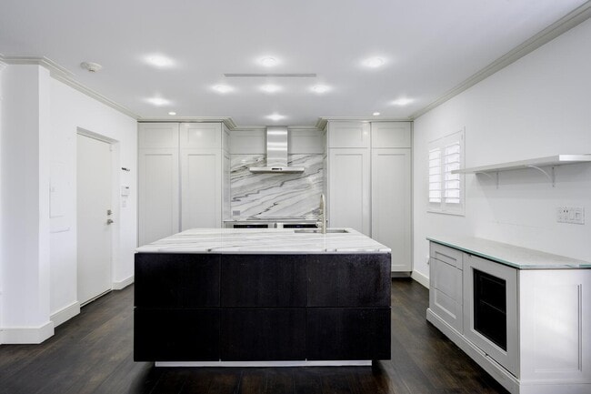 Photo - 429 Australian Ave Unit 9