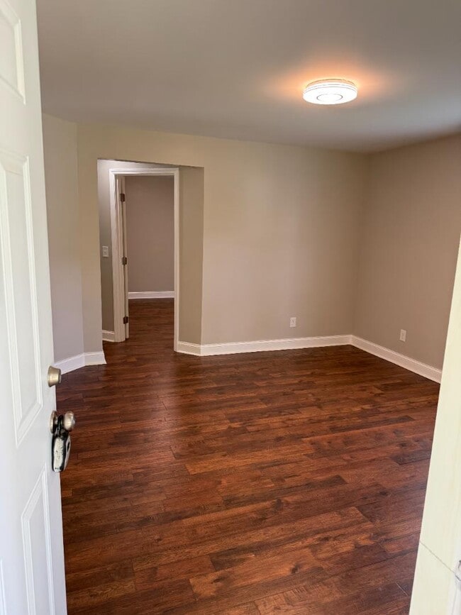 910-B Richardson Ave.