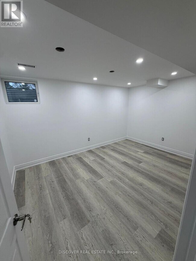 Photo - 1569 Pennel Dr