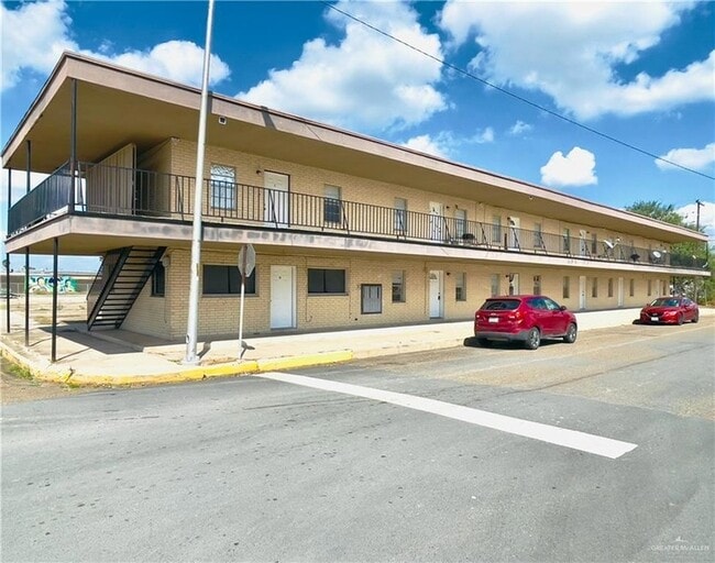 Building Photo - 1002 Miller Ave Unit 3, 10