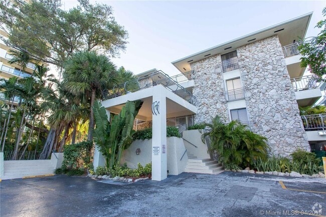 Building Photo - 2545 S Bayshore Dr Unit 201 Rental
