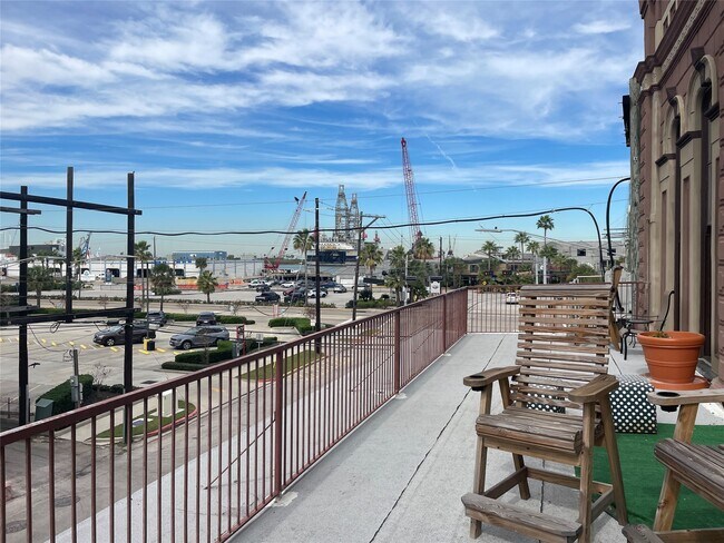 Photo - 2118 The Strand Unit 204