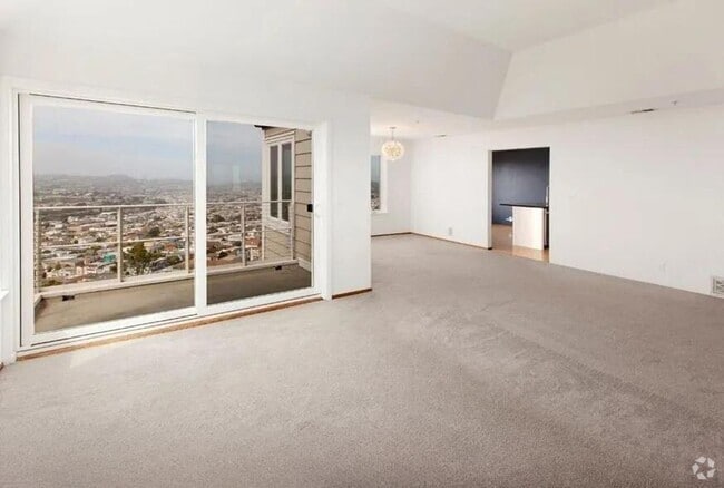 Building Photo - Amazing 2BR/2BA Townhome w/ Parking, In-Un...