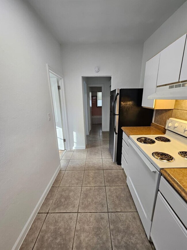 Photo - 1100 NE 12th Ave Unit 3