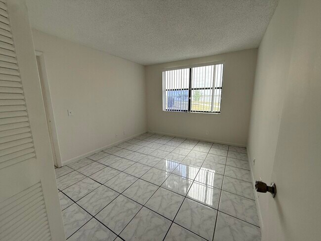 Photo - 760 Executive Center Dr