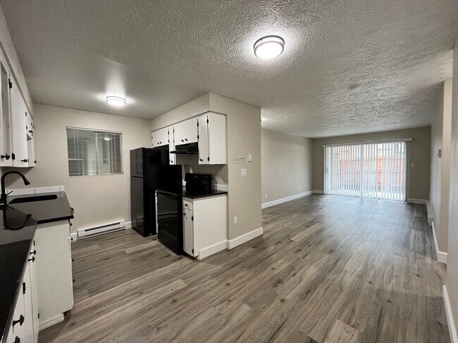 Photo - Contemporary 2 Bedroom / 1 Bath in Charmin... Unidad 10