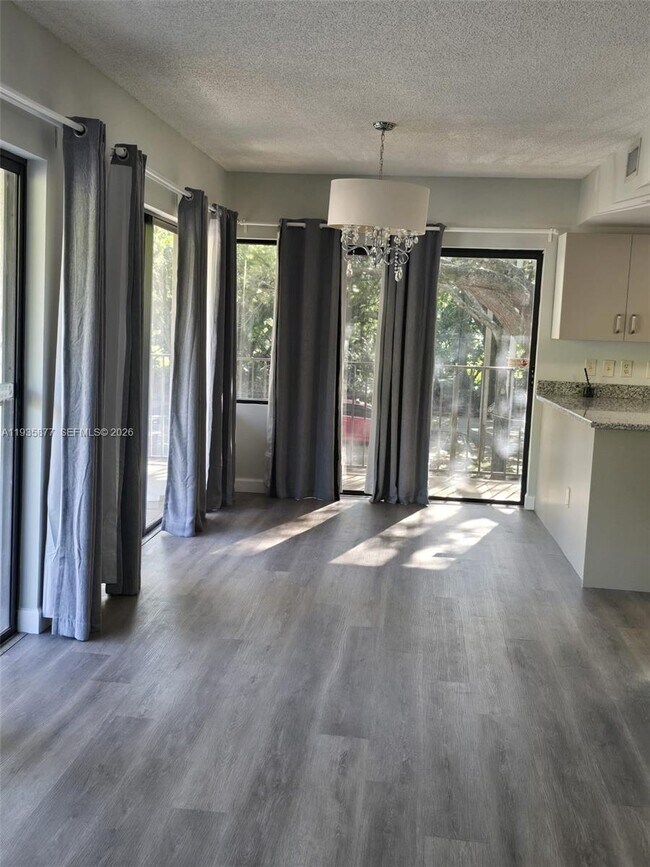 Photo - 4705 SW 62nd Ave Unit 201