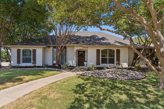 Photo - 901 Autumn Lake Dr