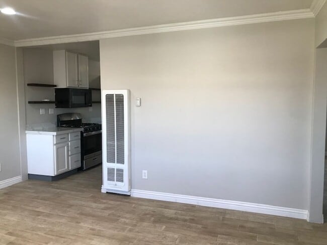 Photo - RUNNYMEDE Unit 0003