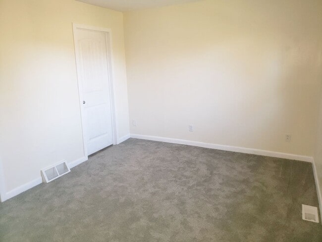 Photo - 1297 FRYE'S GROVE Ln