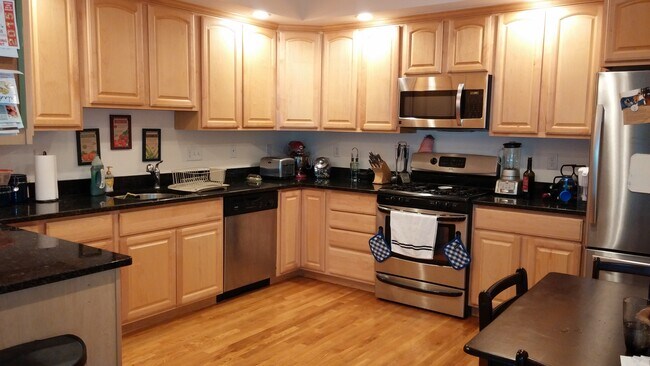 Updated, modern kitchen - 1328 Broadway Unit 6