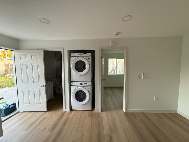 Photo - 220 E 21st St