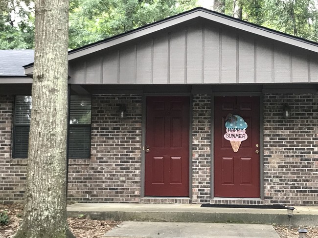 Duplex Exterior - 123 Cecil Ln Townhome