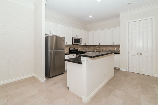 Photo - 2605 Cheshire Oaks Dr