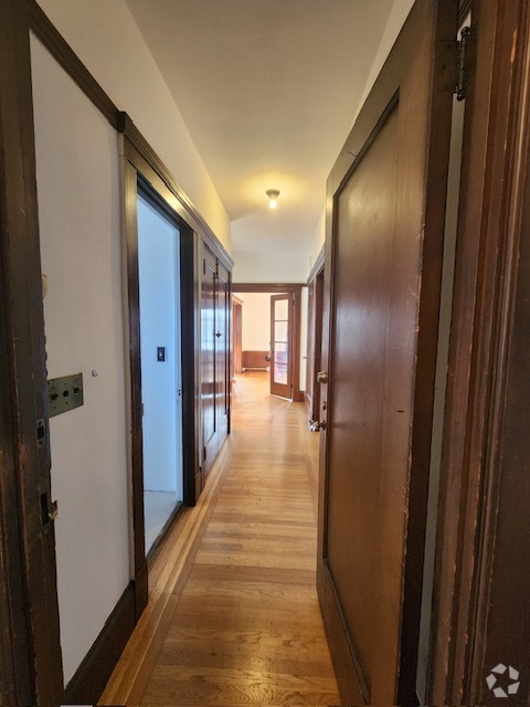 Building Photo - 334 40th St Unit #B Rental