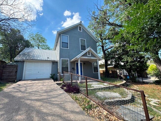 Building Photo - 2202 East Side Dr