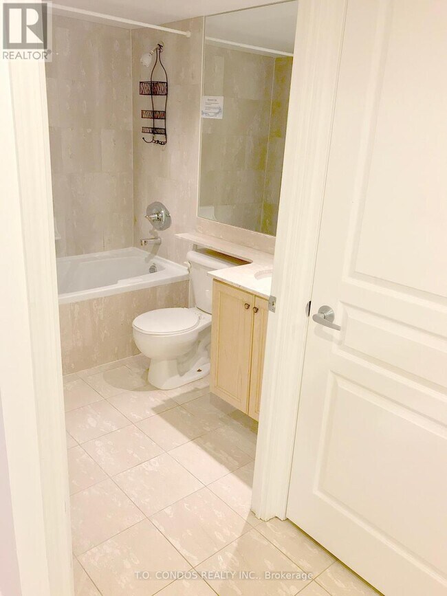 Photo - 140 Simcoe St Unit 610