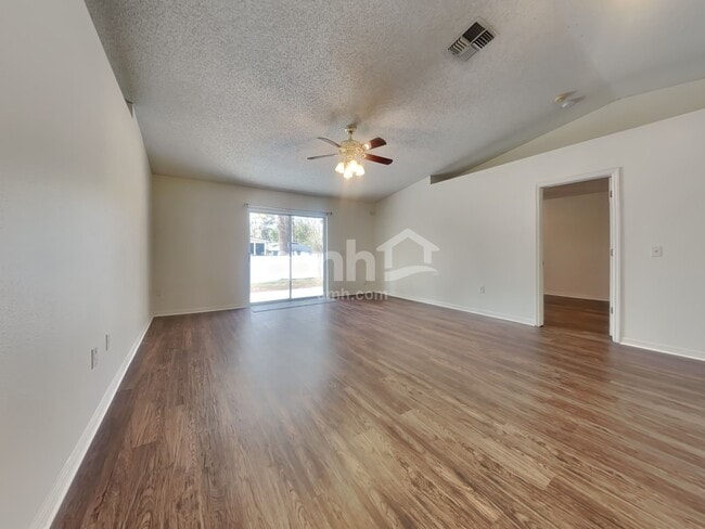 Photo - 3460 Wentworth Cir E