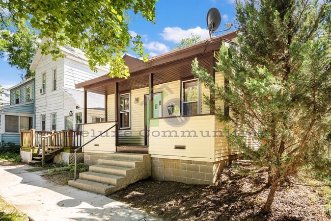 Photo - 62 Quimby St NE