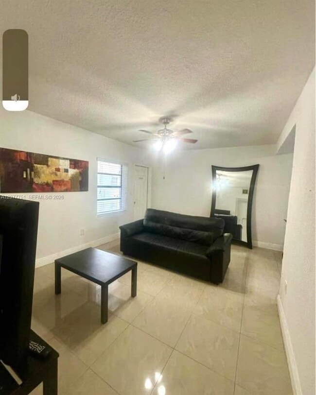2361 SW 27th St Unit 1