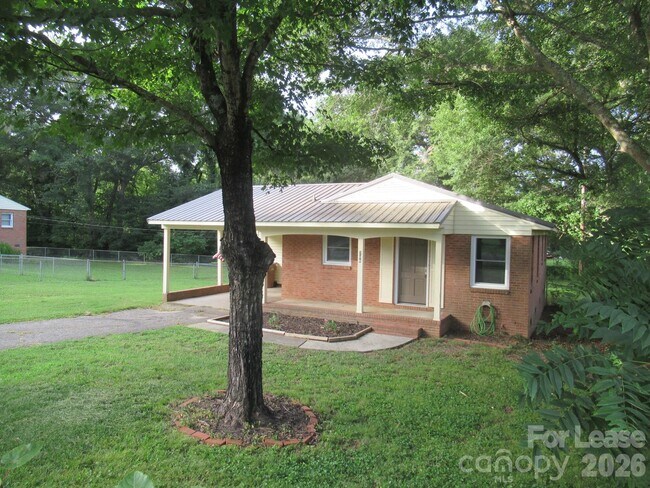 Photo - 208 Crescent Ct