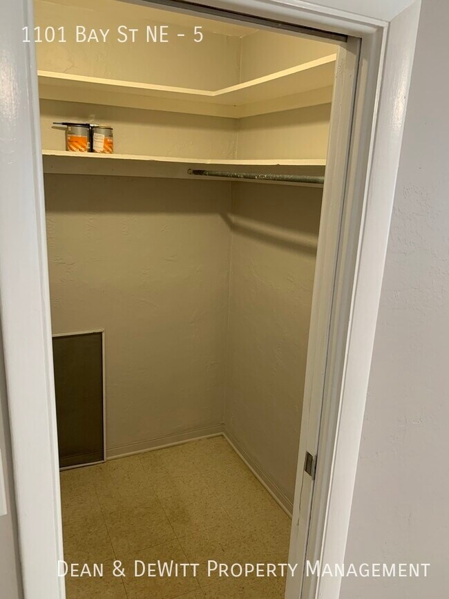 Photo - 1101 Bay St NE Unidad 5