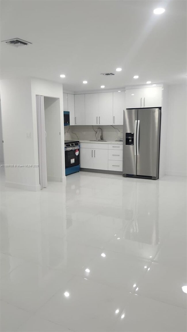 Photo - 5300 NW 25th St Unit 18
