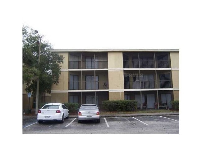 Building Photo - Nice condo with building Elevator, large patio Heard of Carrollwood