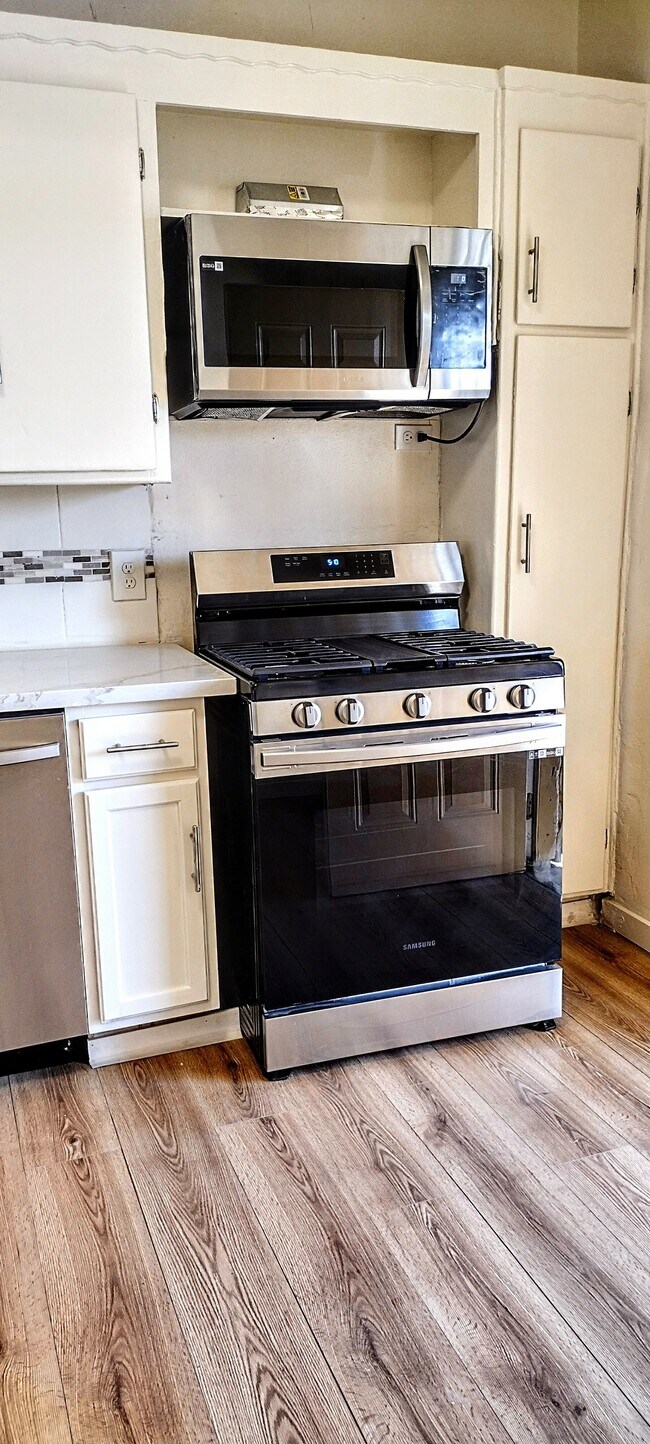 Photo - 2412 Myrtle St