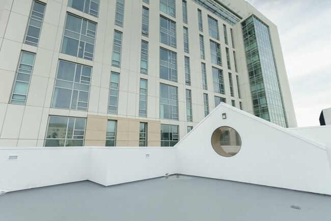 Photo - 747 Gayley Ave