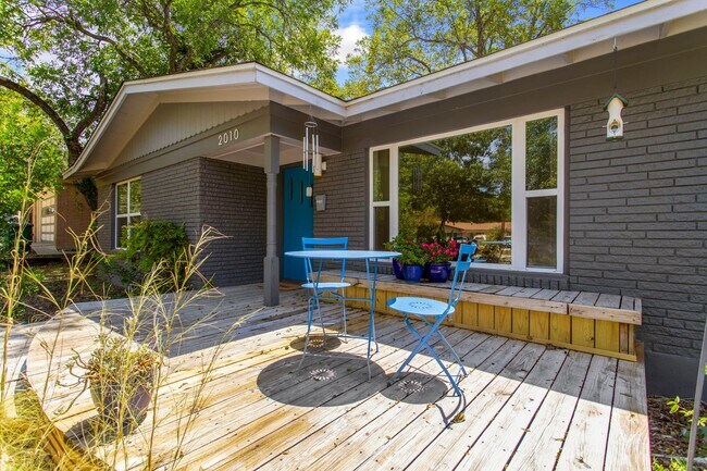 Photo - CONTEMPORARY HOME IN ALAMO HEIGHTS