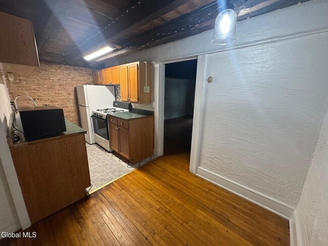 Photo - 1519 New Scotland Rd Unidad 2 Left