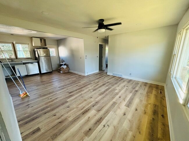 Photo - 402 SE 11th St