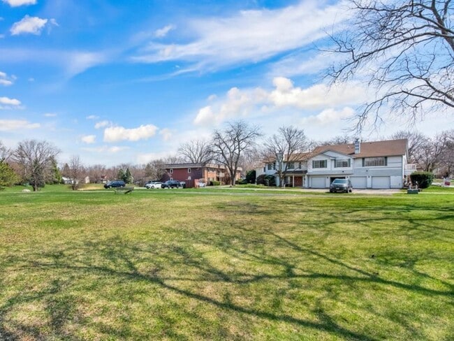 Photo - 6S018 Steeple Run Dr Unit 6S018