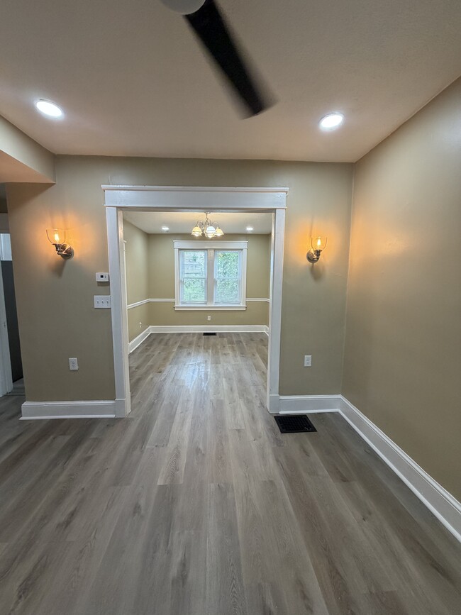 Photo - 321 W 29th St