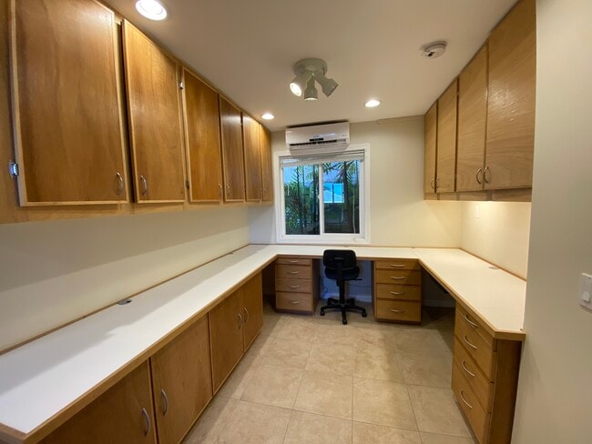 Building Photo - 3708A Claudine St Unit 2