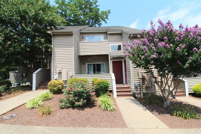 Building Photo - 1458 Bradley Dr