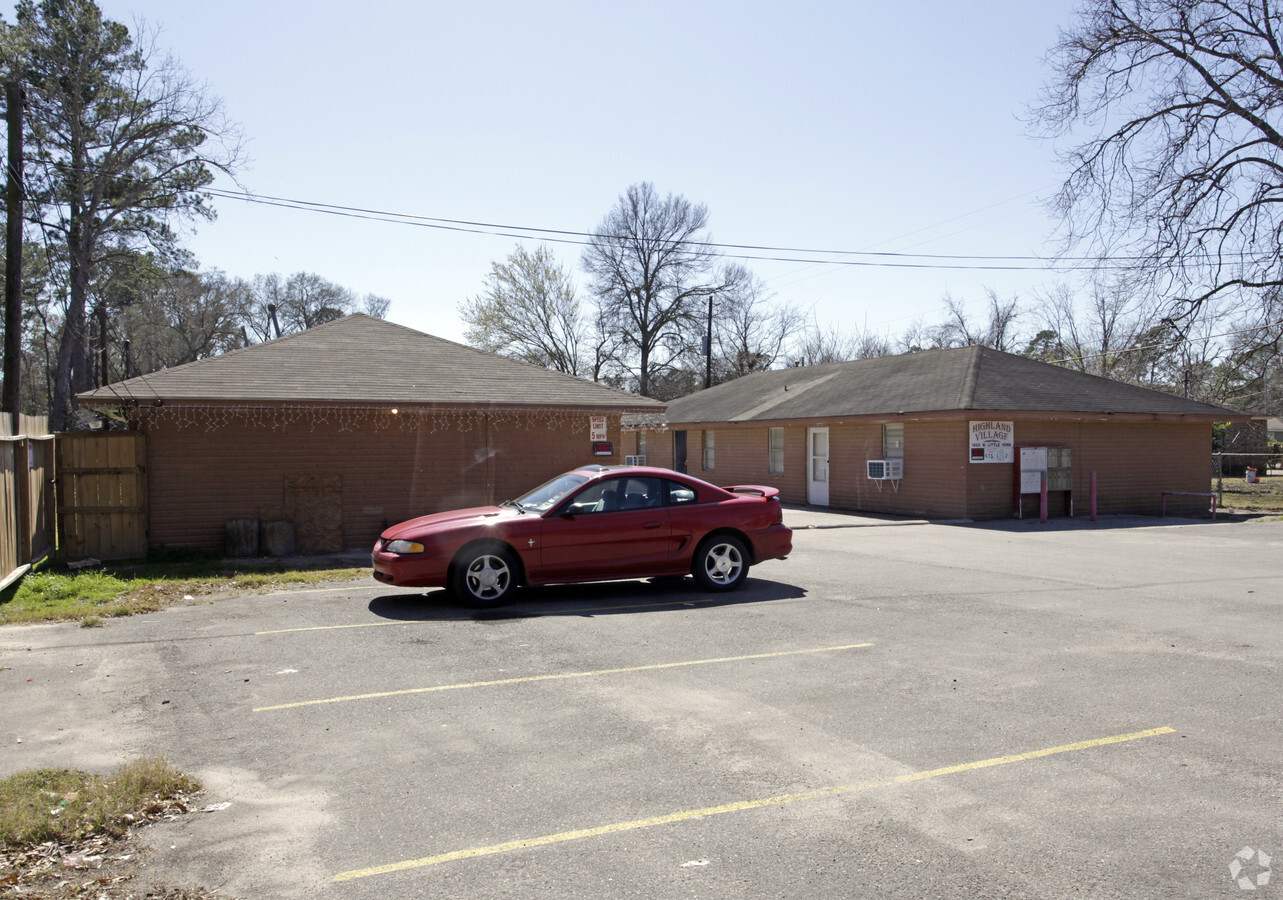Highland Village - Highland Village Apartments