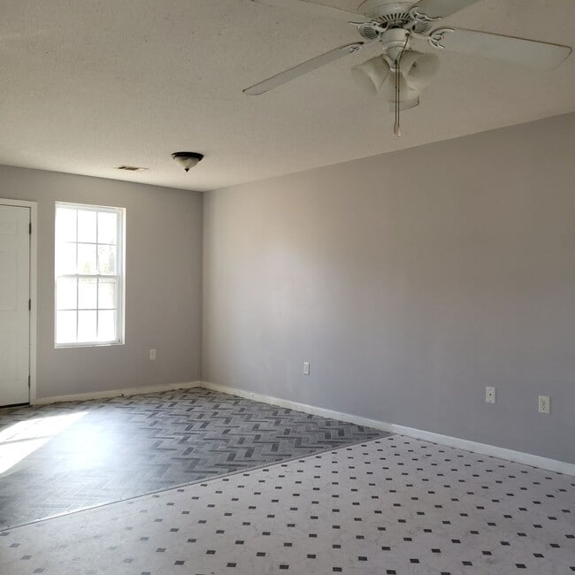 Photo - 123 Circle Dr