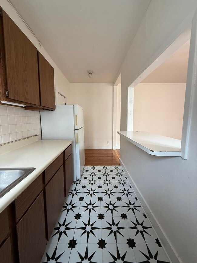 Photo - Spacious Allston 2 Bedroom on Kelton St.  Available NOW.  No Broker Fee!!!