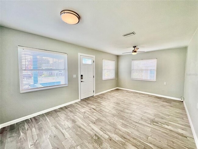 Photo - 107 W Minnehaha St