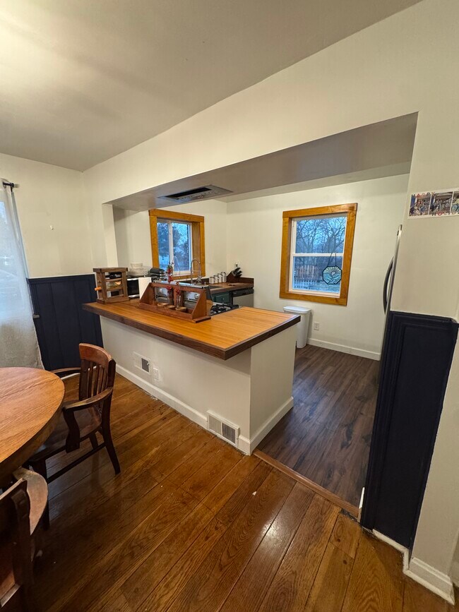 Photo - 3903 Kirkup Ave Unit Downstairs