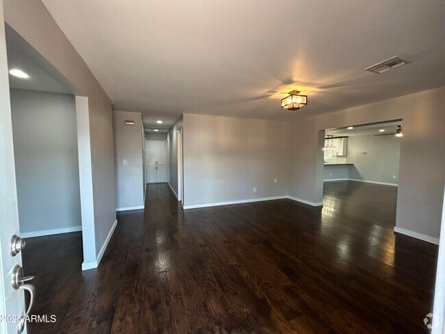 Building Photo - 1117 W 9th St Rental
