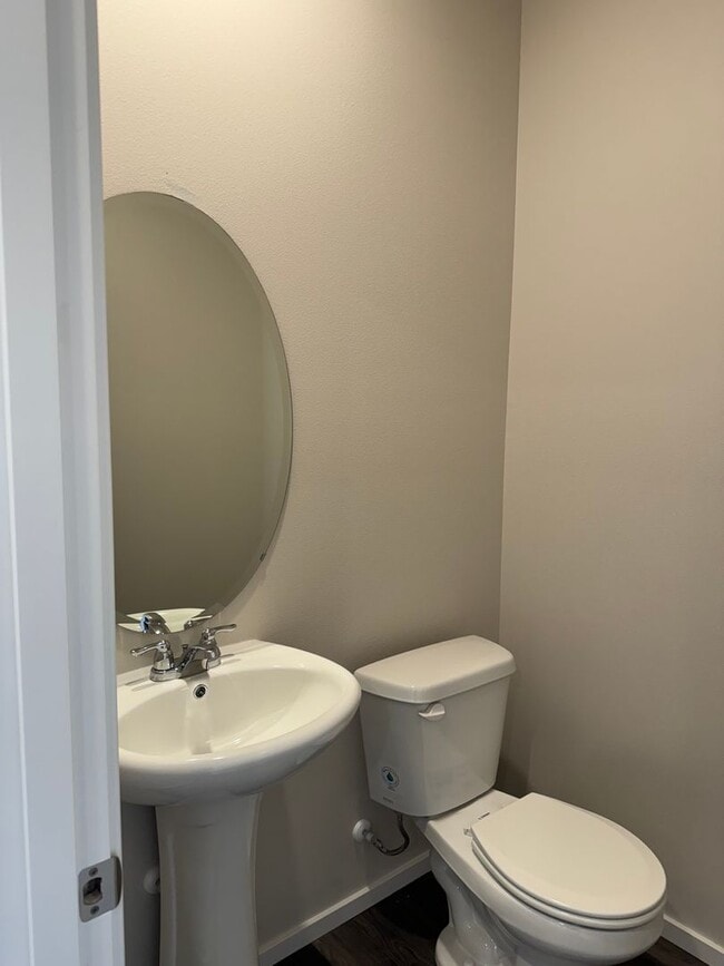 Photo - 4 bedroom 2.5 bathroom in Marcola Meadows!