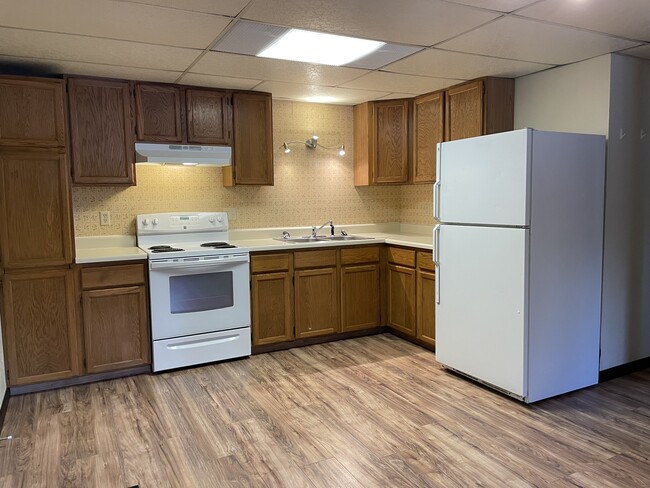 Kitchen - 404 Kit Blvd Apartments Unit 1