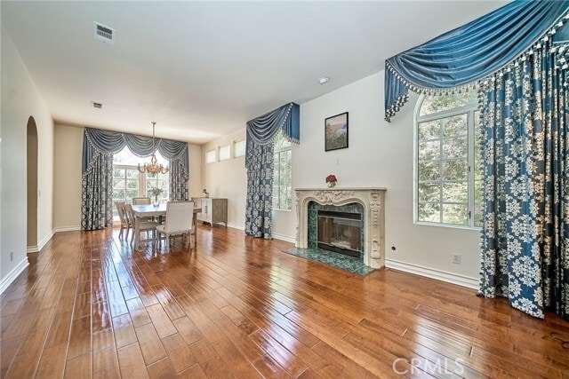 1089 Village Dr