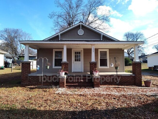 Photo - 524 Railroad Dr NW