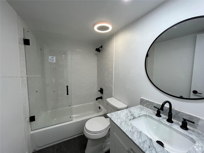 Building Photo - 2727 NW 17th Terrace Unit 305 Rental
