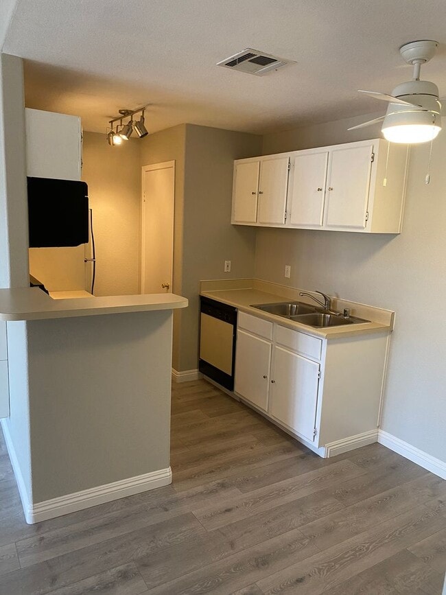 Photo - AMERICANA Property Mgmt - 1 bed Condo in Gated Community near The Strip